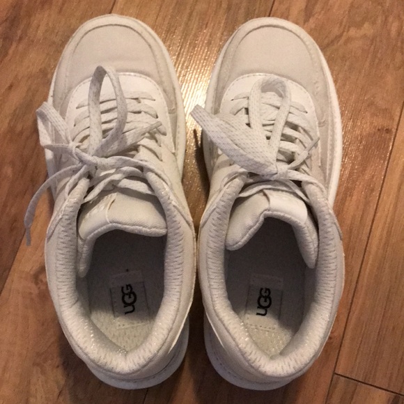 Girls White Highland Ugg High Top Sneakers - size 4us - Picture 3 of 7